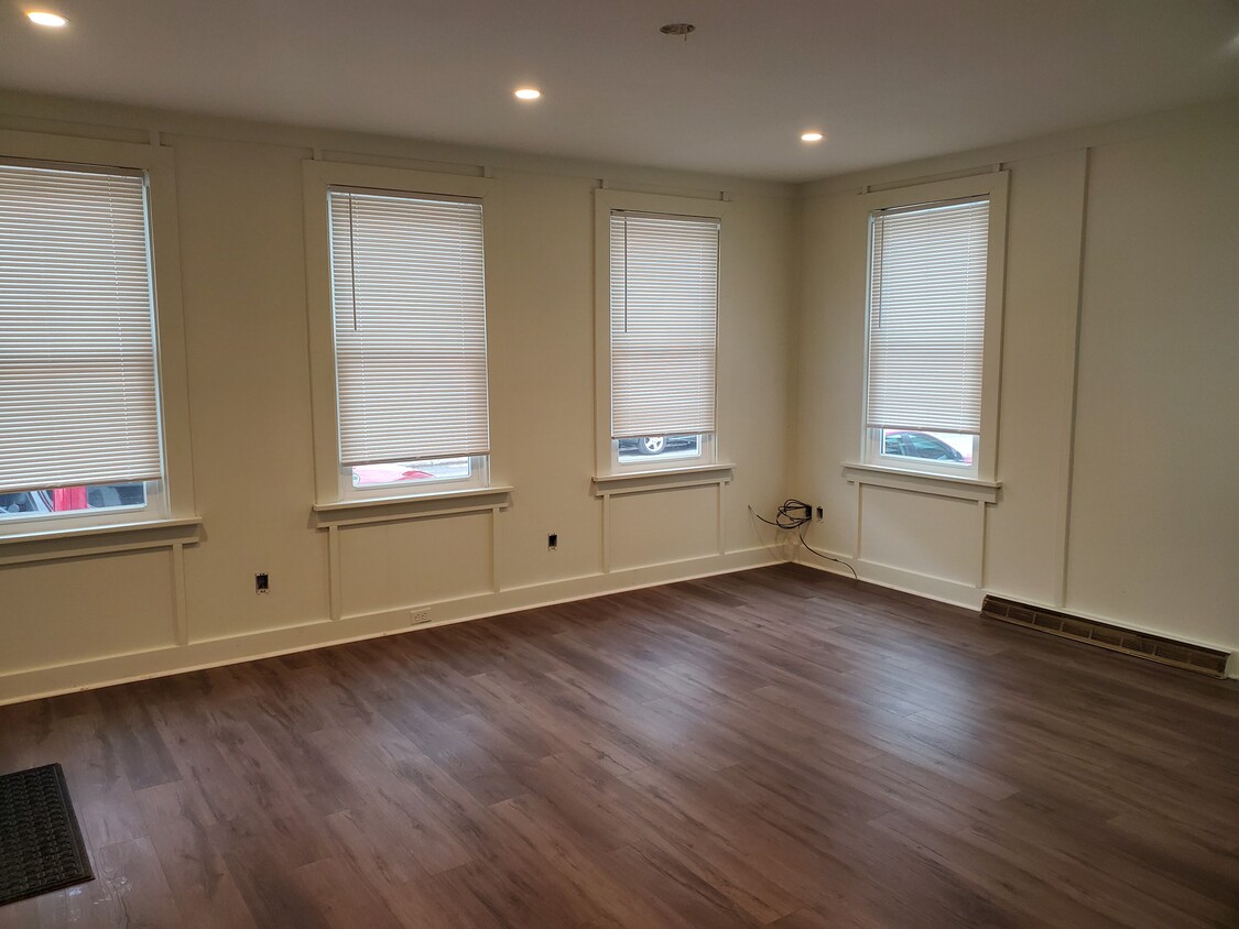 Living Room - 109 Broad St
