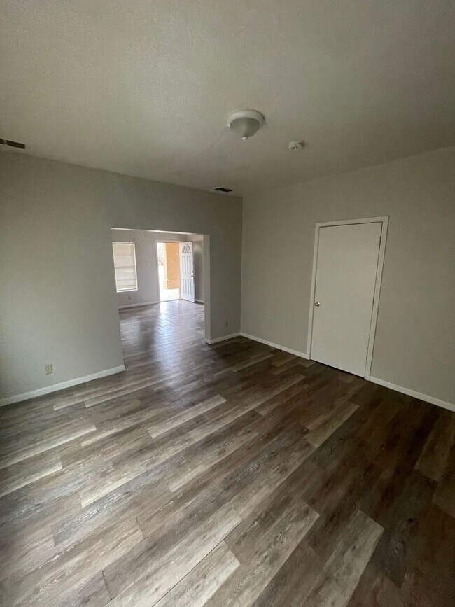 Building Photo - Parv-1366/1368 Mulberry