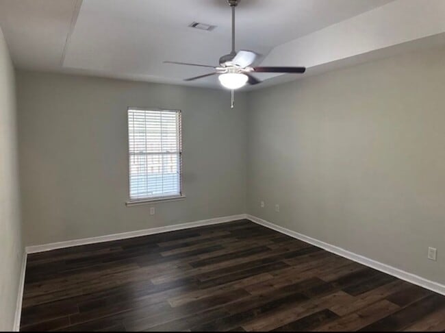 Foto del edificio - 2 Bedroom Townhome Conveniently Located in...