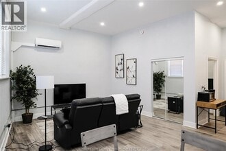 Building Photo - 493 University Ave W