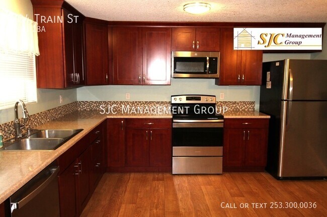 Building Photo - Large rambler 3+bedroom 2 bath home for re...