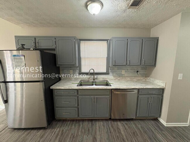 Foto del edificio - 130 Summerfield Dr