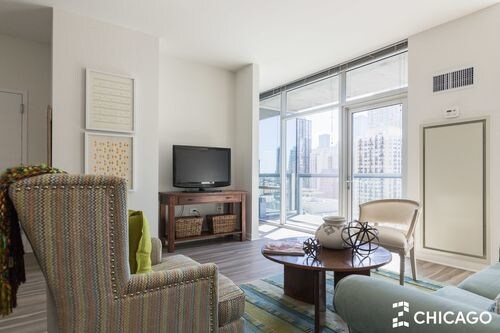 Foto del edificio - 805 N LaSalle Dr