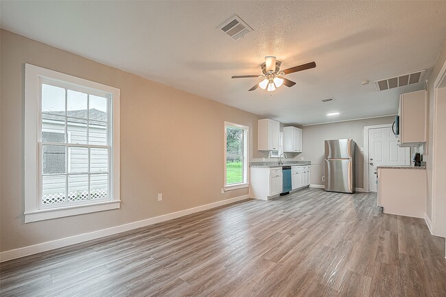 Building Photo - 4 Jennische St