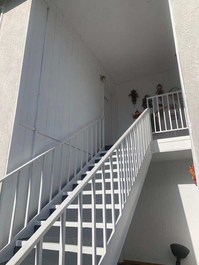 Building Photo - 250 Village Dr