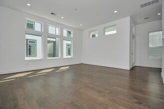 Building Photo - 420 Janisch Rd