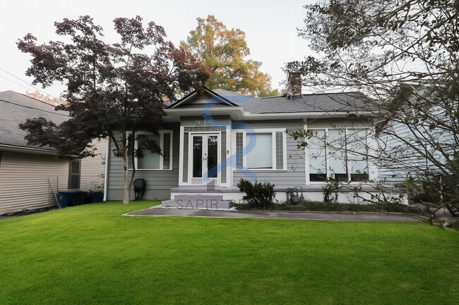 Foto del edificio - 916 Greenwood Ave NE