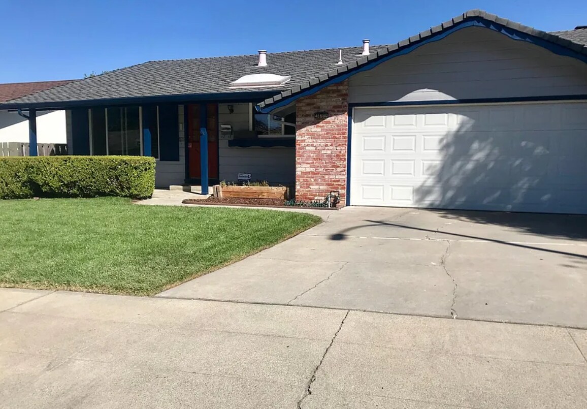 Primary Photo - 41690 Joyce Ave