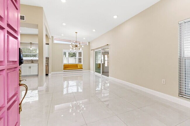 Building Photo - Beautifully Renovated Home For Rent in Tampa!