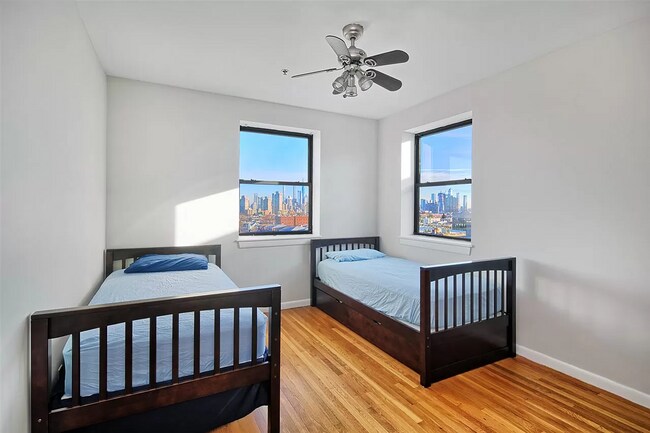 Habitación 2 - 517 74th St