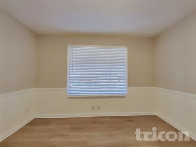 Building Photo - 324 Pioneer Cir