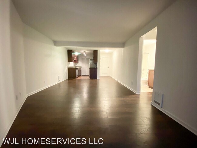 Foto del edificio - 1 br, 1 bath House - 3045 20th Ave W #403