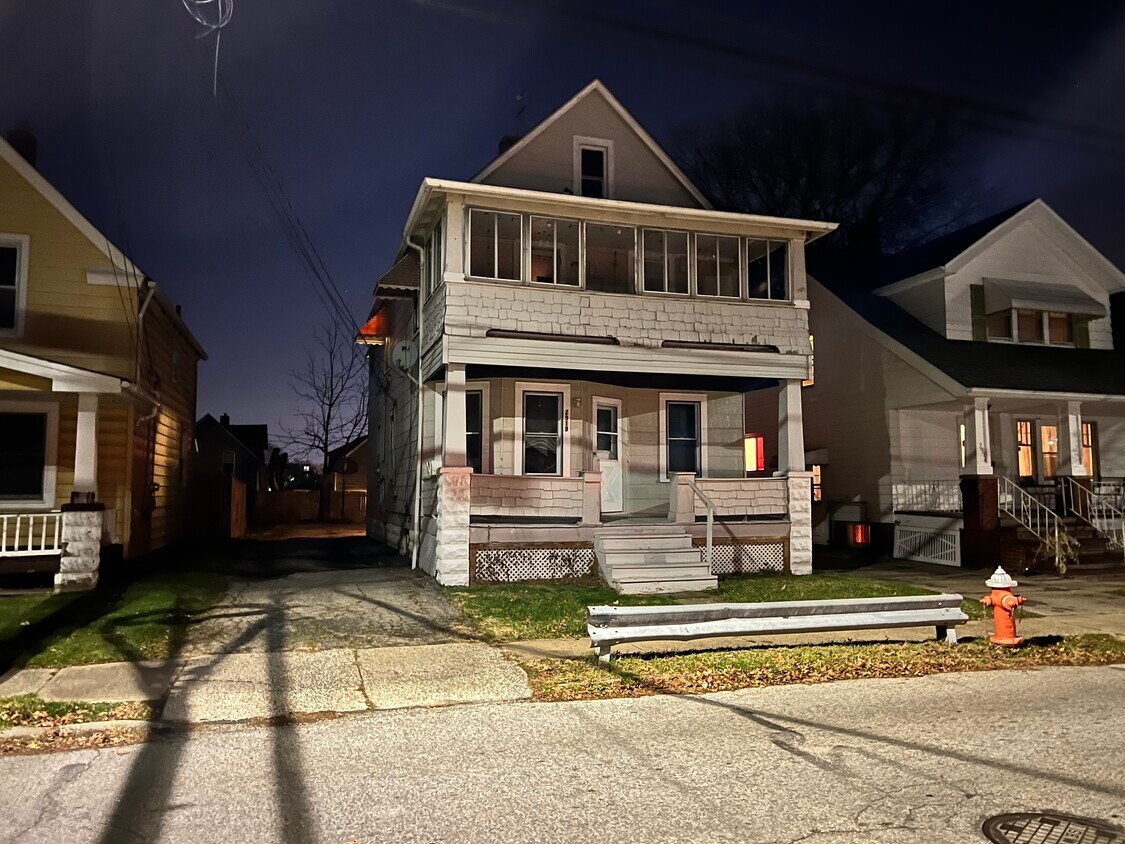 2918 Roanoke Ave, Cleveland, OH 44109 House Rental in Cleveland, OH