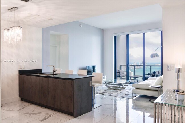 Building Photo - 1010 Brickell Ave