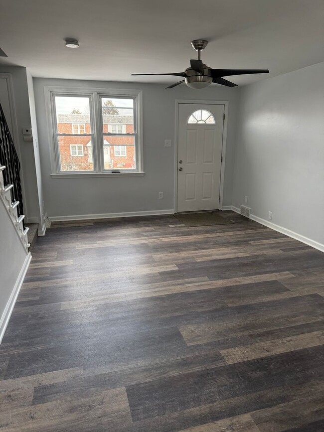 Building Photo - Completely Remodeled THREE BEDROOM Townhome