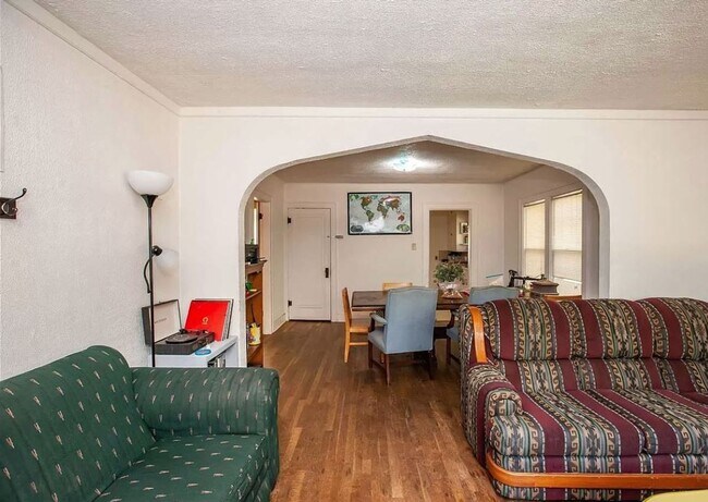 Building Photo - 3D Tour Available - 2 Kitchens + Off-Stree...