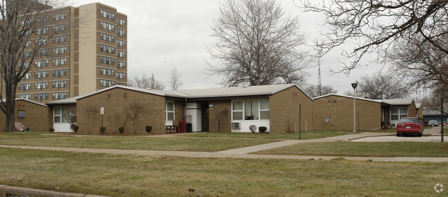 Building Photo - 1730 Broadway Ave