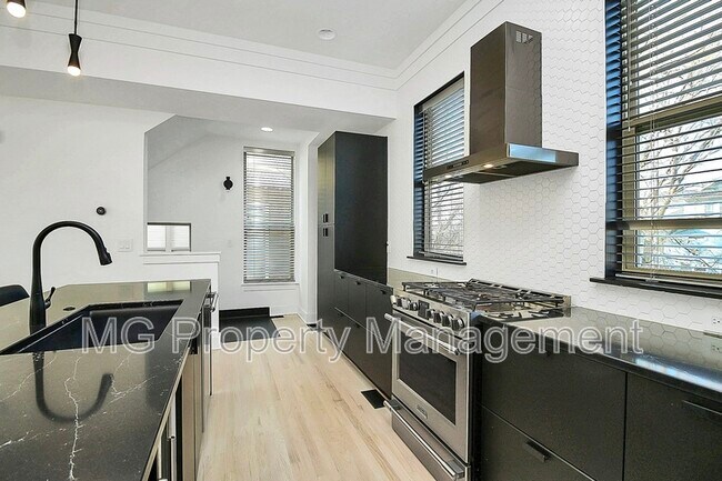 Foto del edificio - 435 Steel Gardens Blvd