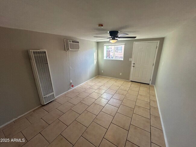 Foto del edificio - 1836 E Harvard St