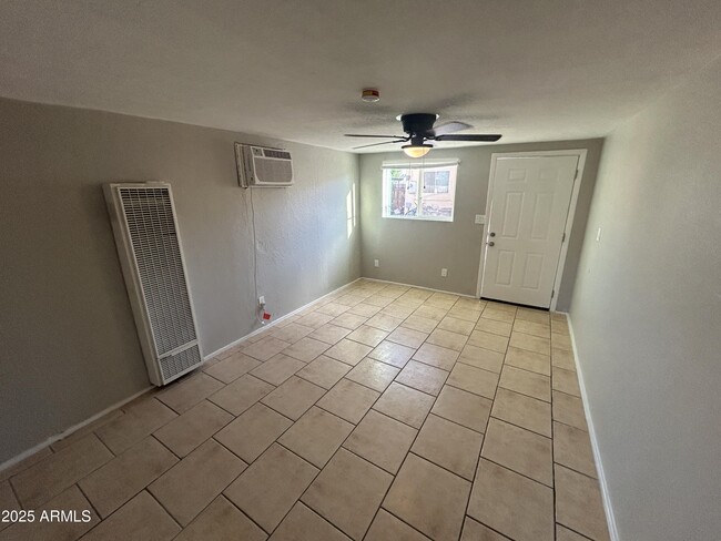 Building Photo - 1836 E Harvard St