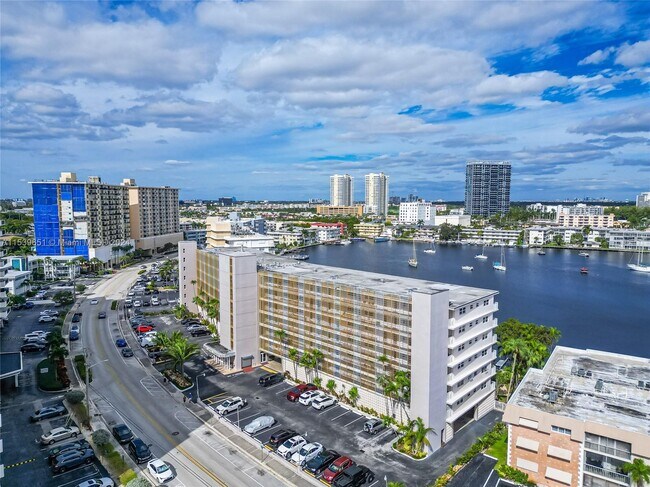 Foto del edificio - 400 Golden Isles Dr