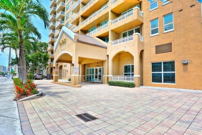 Building Photo - 2665 SW 37th Ave