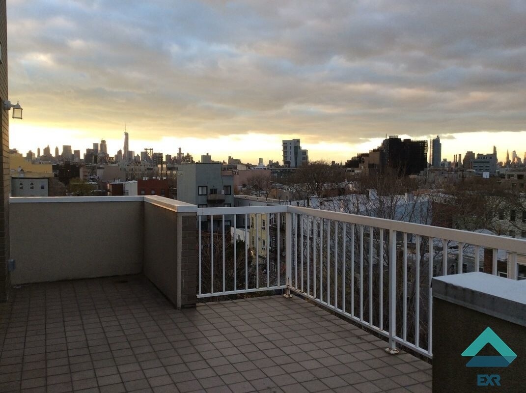 Foto principal - 611 Grand St