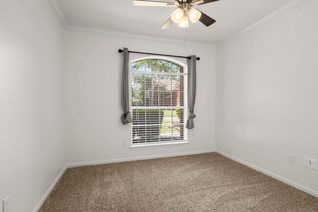 Building Photo - 16014 Lakestone Dr