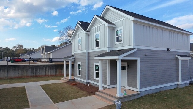 Building Photo - 231 Pine Needle Rd