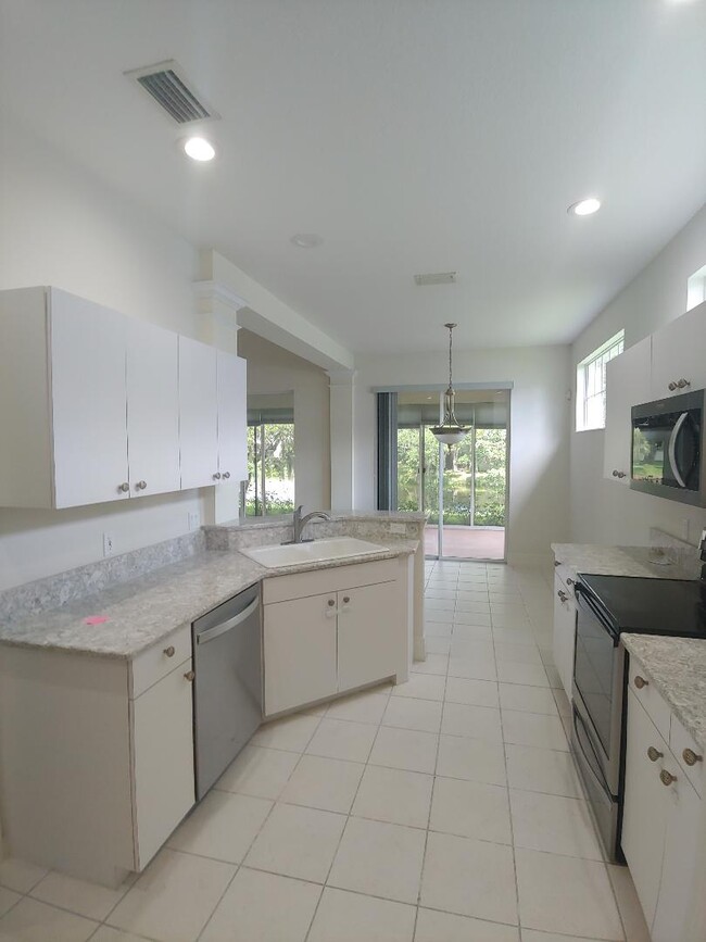 KITCHEN - 27 Arbor Oaks Dr
