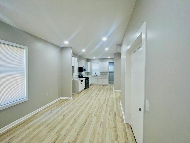 Foto del edificio - 92-92 Farley Ave