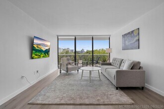 Building Photo - 3701 N Country Club Dr