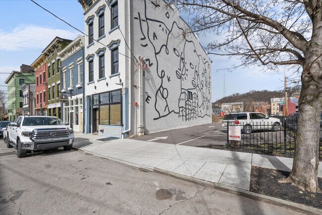 Building Photo - 18 W Elder St