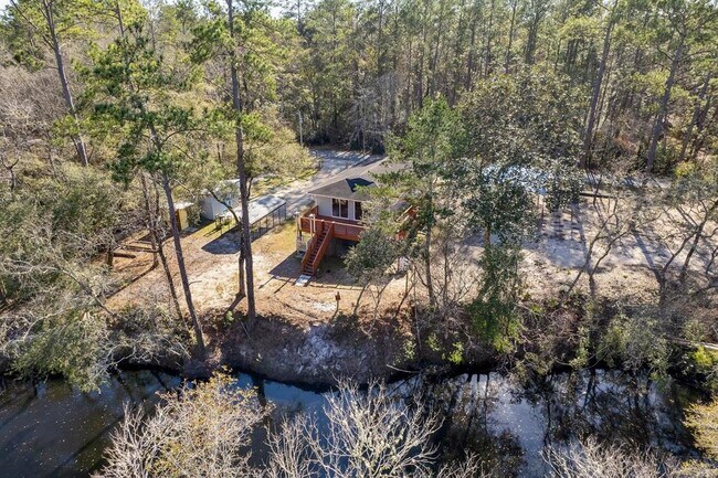 Building Photo - 437 Seminole Ln