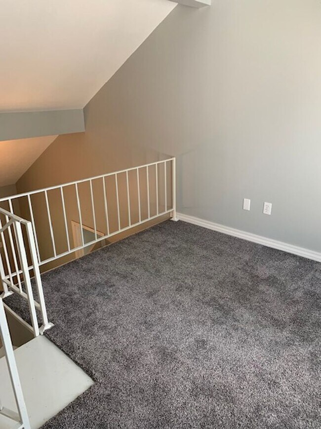 Foto del edificio - Spacious 3 bedroom 3.5 Baths 2 Home Office...