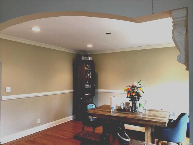 Foto del edificio - 18 Pond Park Rd