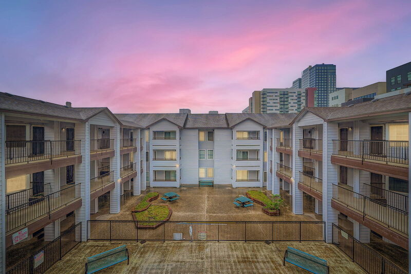 Foto principal - 501 W 26th St
