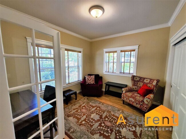 Foto del edificio - Fully Furnished Luxury Townhouse Available Soon!