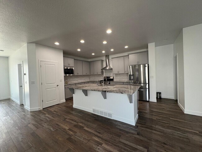 Building Photo - 6354 Upland View Dr