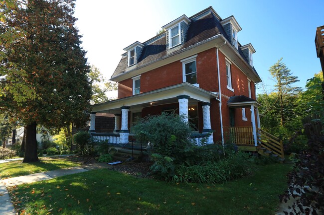 Building Photo - 728 S Pugh St