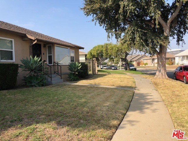 Building Photo - 3310 W 116th St