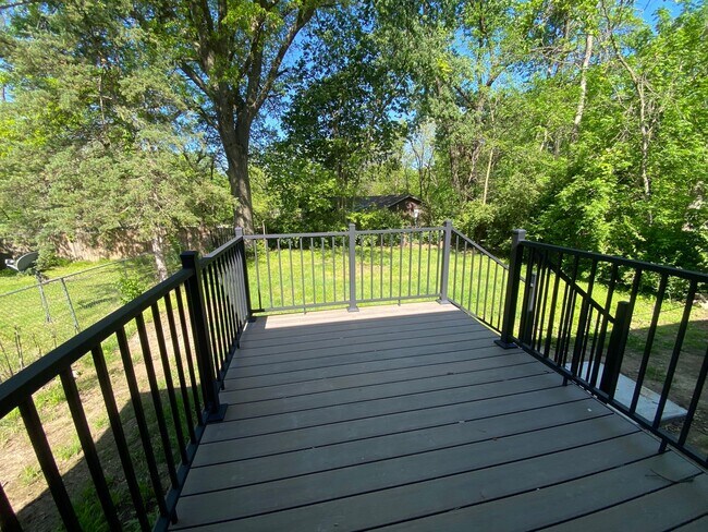 Foto del edificio - Convenient 2BR Rental Near Amenities: Your...