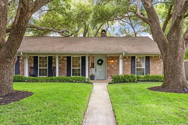 Foto del edificio - 10714 Piping Rock Ln