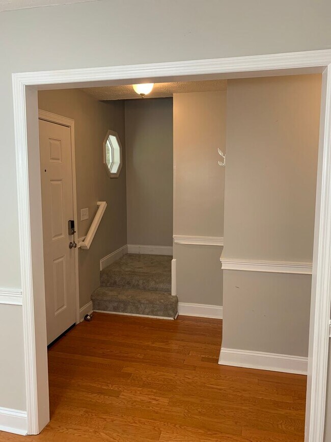 Foto del edificio - Beautiful 4 Bedroom, 2.5 Bath Home in Fore...