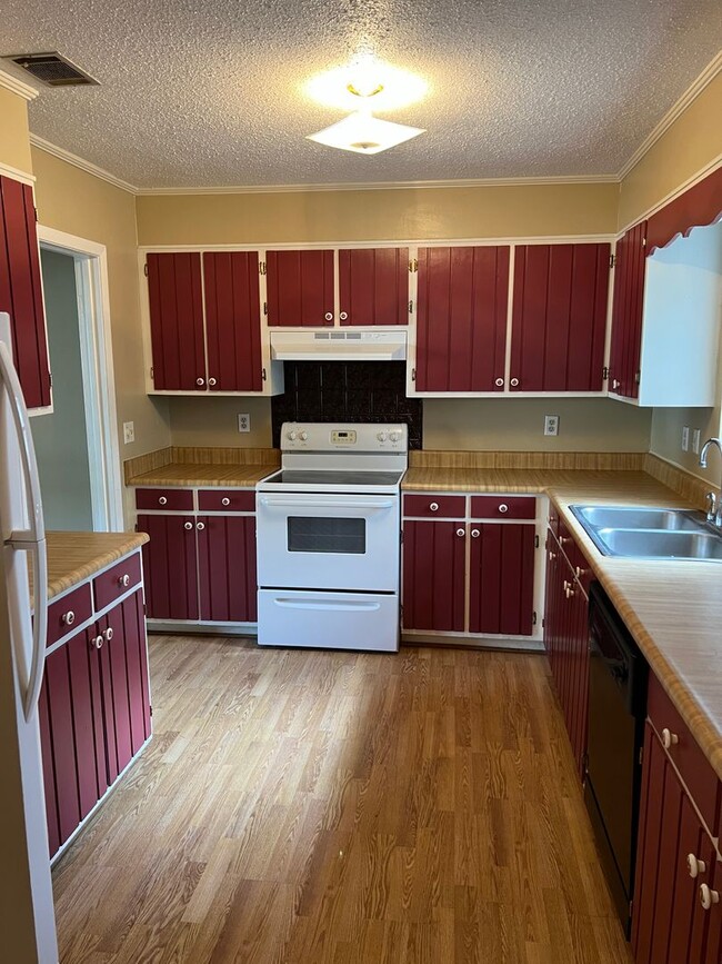 Building Photo - 203 Courtney Pl
