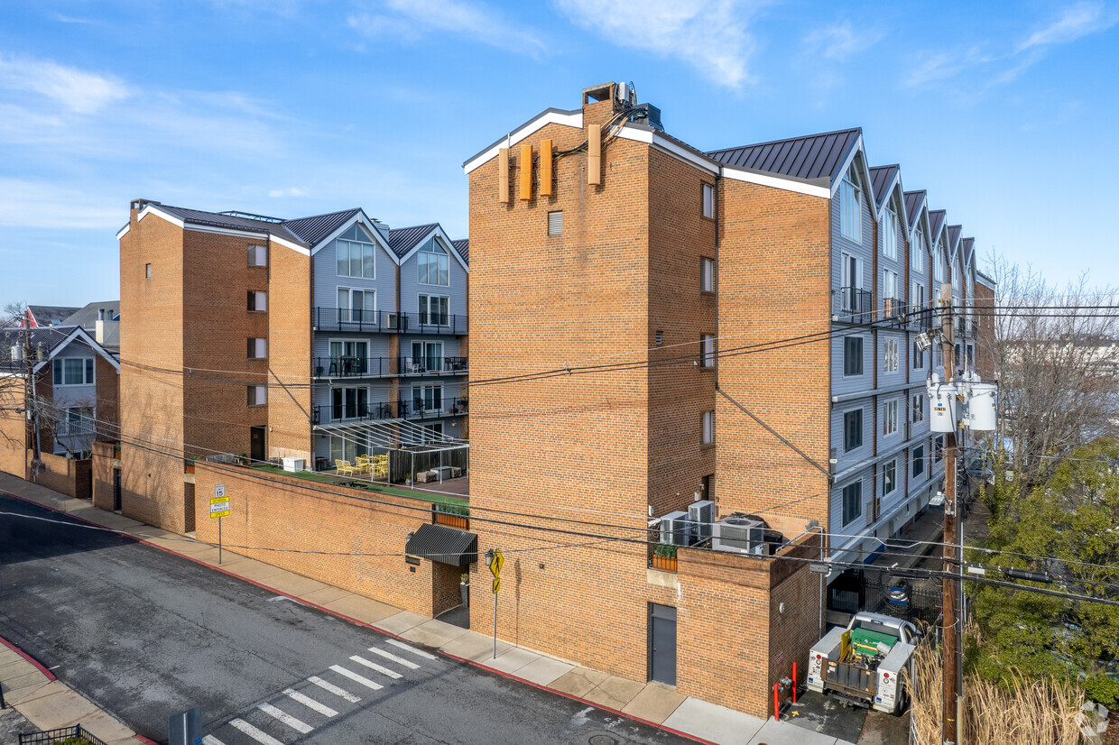 Primary Photo - Tecumseh Condominiums