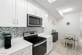 Building Photo - 9025 Colby Dr