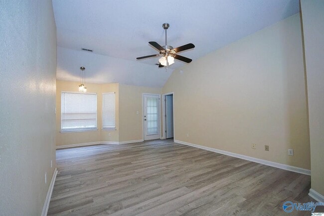 Foto del edificio - 102 Vistawood Ct