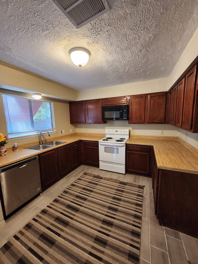 Foto del edificio - 10045 Emerald Creek Dr