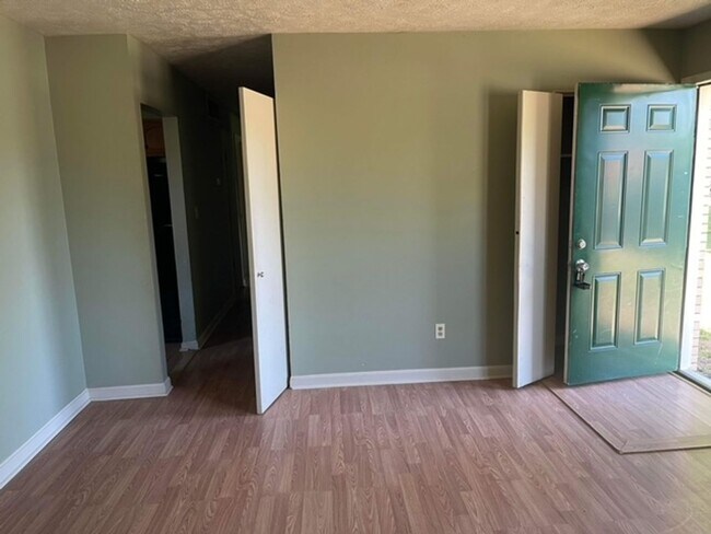 Foto del edificio - Finished basement - 2 Additional Rooms